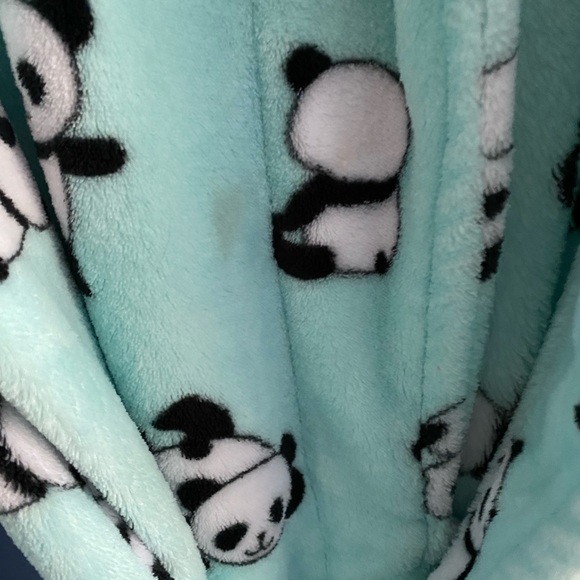 Kids’ Plush Robe - Picture 4 of 4